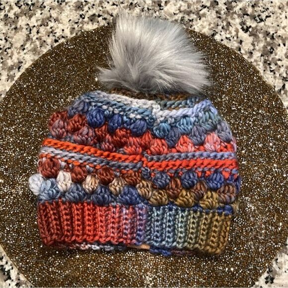 NWT Very Pretty Of Mars Knit Multi-Colored Pom Pom Beanie Hat Cap - Picture 2 of 3